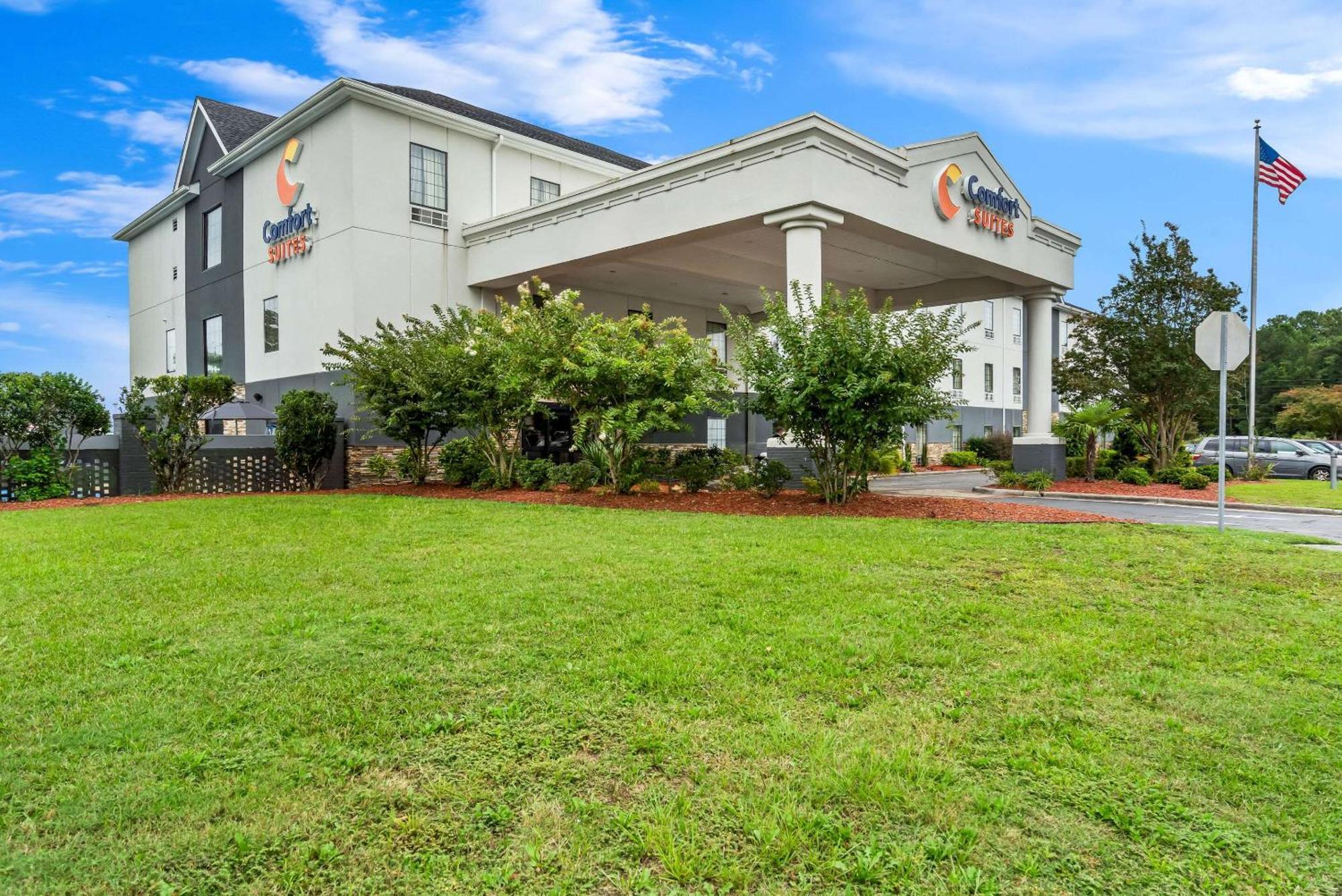 Hotel Comfort Near Camp Lejeune 3*